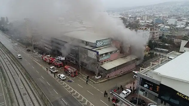 Bursa'da mobilya fabrikasındaki yangın drone ile görüntülendi