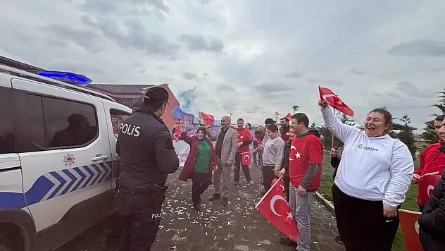 Bursa'da polis ekiplerine meşaleli sürpriz