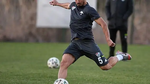 Bursaspor'da Furkan Emre Ünver ve Emirhan Aydoğan cezalı duruma düştü