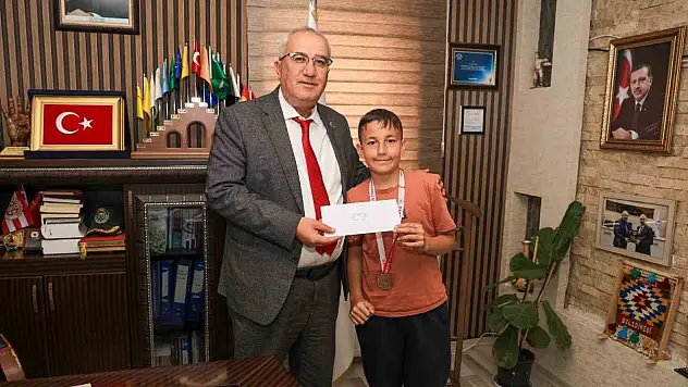 Çamelili öğrenciler 23 Nisan Tenis Turnuvasına damga vurdu
