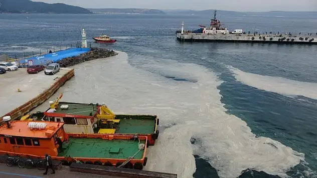 Çanakkale Boğazı'ndaki müsilaj balıkçıların kabusu oldu