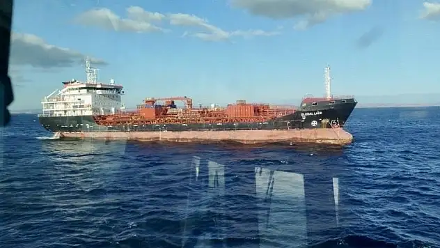 Çanakkale Boğazı'ndan geçen boş tanker makine arızası yaptı
