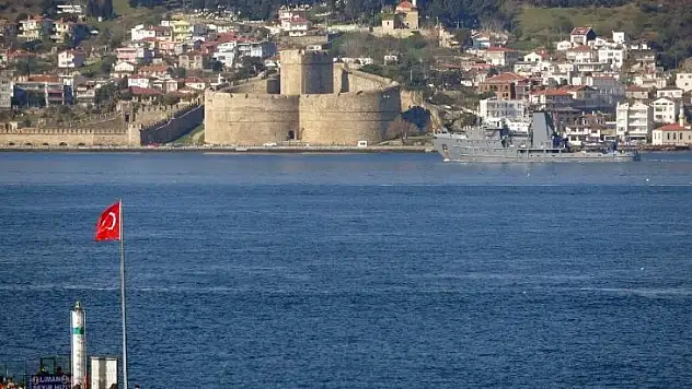Çanakkale Boğazı'ndan peş peşe savaş gemileri geçti