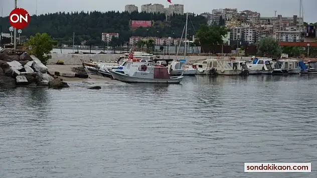Çanakkale'de 2 gündür etkili olan yağmur, müsilajı kısmen temizledi