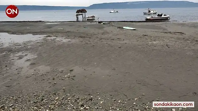 Çanakkale'de deniz 30 metre çekildi