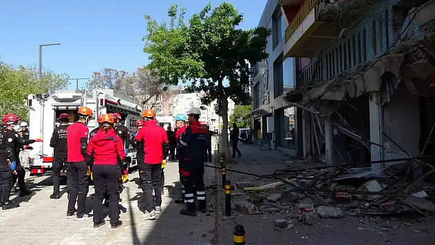 Çanakkale'de deprem tatbikatı gerçeğini aratmadı