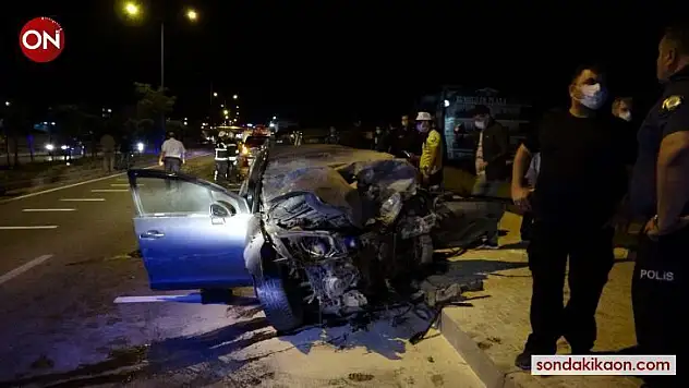 Çanakkale'de ters şeride giren astsubay, görev başındaki polis memuruyla kafa kafaya çarpıştı