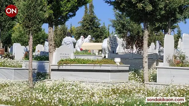 Çanakkale'de yanlış yere defnedilen kişi çıkarılarak aile mezarlığına defnedildi