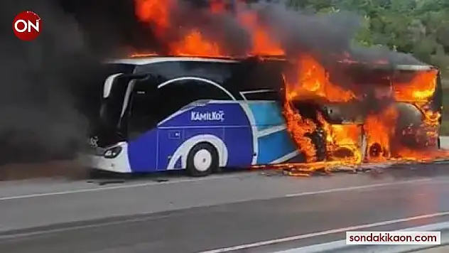 Çanakkale'de yolcu otobüsü alev alev yandı