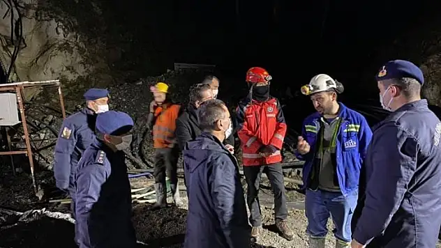 Çanakkale Valisi Aktaş, göçük bölgesinde incelemelerde bulundu