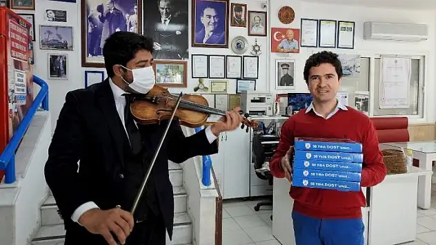 Çeşmeli esnaftan Sevgililer Günü'nde keman eşliğinde paket servisi