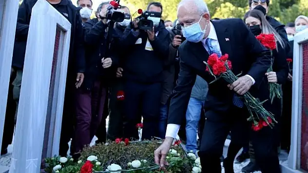 CHP Genel Başkanı Kılıçdaroğlu'ndan, Çanakkale Zaferi etkinlikleri kapsamında Şehitlik Abidesine ziyaret