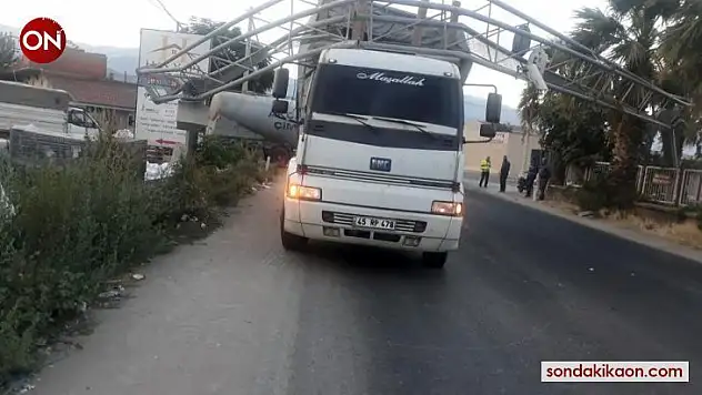 Damperi açılan kamyon, PTS kameralarını yıktı