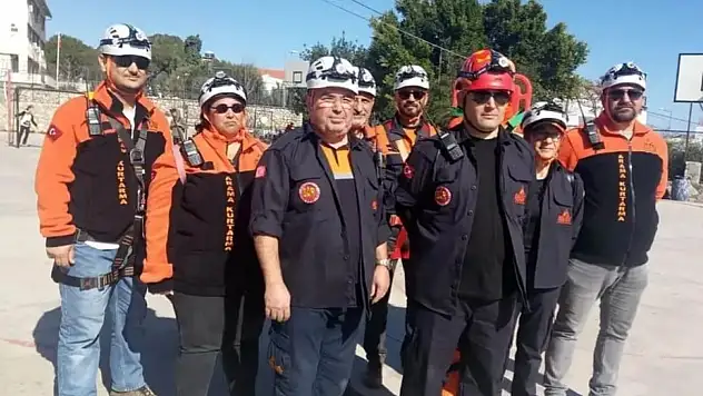 Datça'dan 17 kişilik ekip deprem bölgesi için yola çıktı