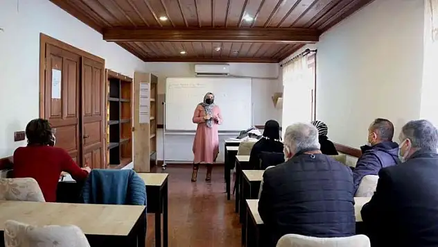 Değirmen Millet Kıraathanesi'nde yeni yılın ilk ders zili çaldı
