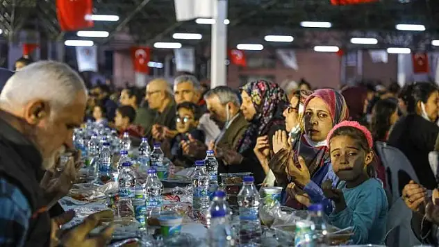 Denizli'de gönül sofrası Pelitlibağ'da kuruldu
