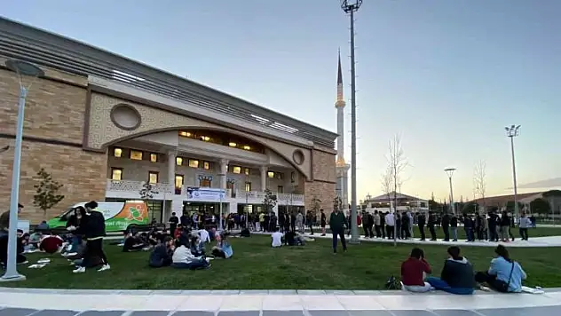 Denizli OSB geleneksel iftar programlarına devam ediyor