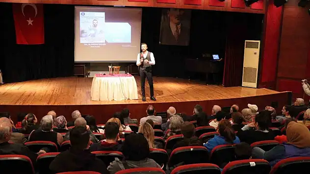Depremin Psikolojik etkilerini azaltma konulu konferans ilgi gördü