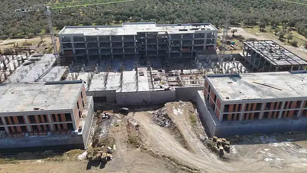 Edremit'te 300 yataklı yeni devlet hastanesi inşaatı yükseliyor