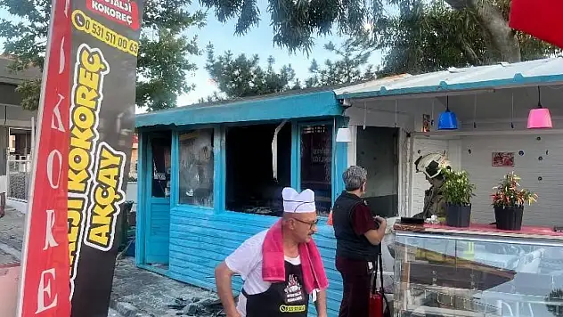 Edremit'te kokoreççide korkutan yangın