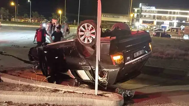 Edremit Zeytinli'de akıllı kavşakta kaza: 2 kişi yaralandı