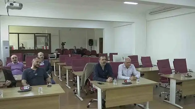Efeler'de meclis toplantısı ertelendi