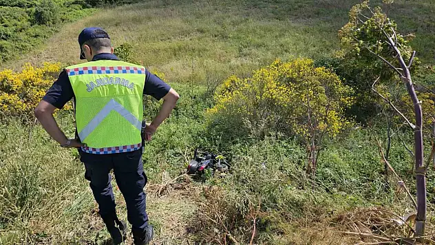 Erdek'te motosiklet direksiyon hakimiyetini kaybetti uçuruma düştü