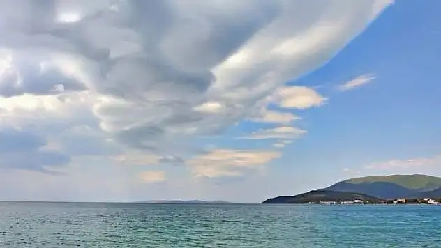 Erdek ve Adalar üzerindeki bulutlar ilgi çekti