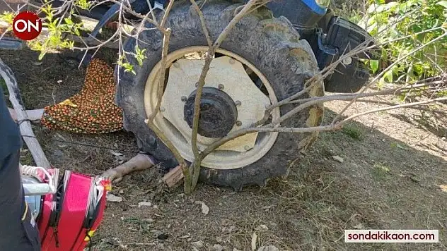 Eşinin kullandığı traktörün altında kalan kadın öldü