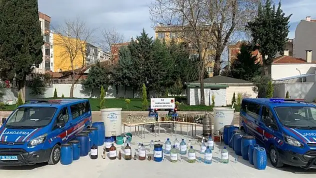 Evlerini kaçak içki imalathanesine çevirmişler