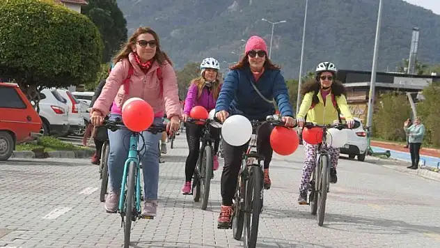 Fethiye'de pedallar 8 Mart Dünya Kadınlar Günü için çevrildi