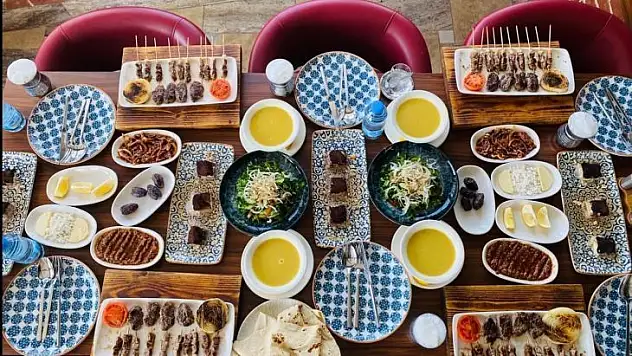 Geçmişi Osmanlı'ya dayanan çöp şiş tutkunlarına Ramazan'a özel menüler