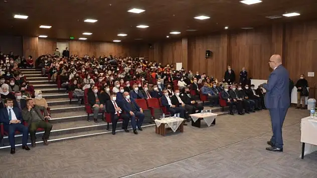 Genel Müdür Keleşer ve Rektör Öztürk Emet'te öğrencilerle bir araya geldi