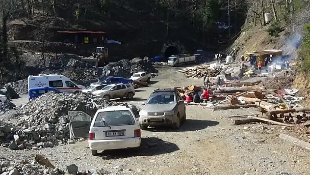 Göçük altındaki madenciyi kurtarma çalışmaları devam ediyor