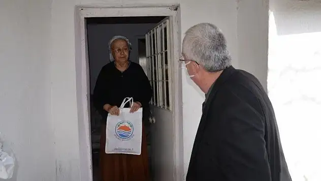 Gömeç Belediye Başkanı Himam yaşlıları unutmadı