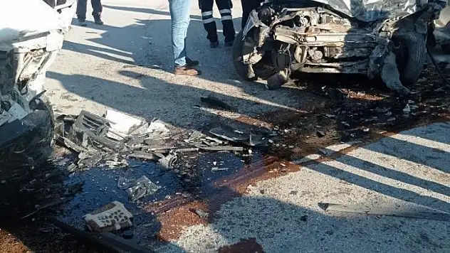 Hatalı sollama kaza getirdi 2 yaralı