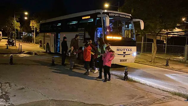 Havayolu ile Bodrum'a getirilen 112 depremzede otellere yerleştirildi