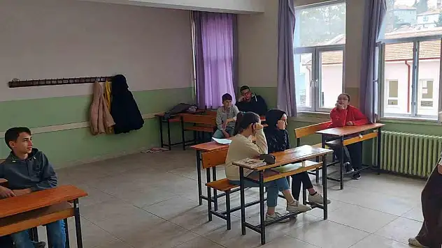 Hisarcık'ta lise öğrencilerine Psikososyal Destek, Deprem Psikoeğitim eğitimi