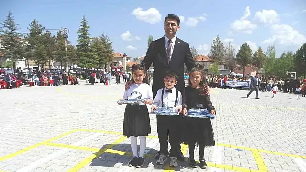 Hisarcık'ta yarışmalarda dereceye giren öğrenciler ödüllendirildi