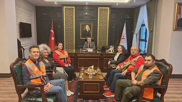İdaSar Arama Kurtarma Derneği'nden Edremit Kaymakamı Odabaş'a ziyaret