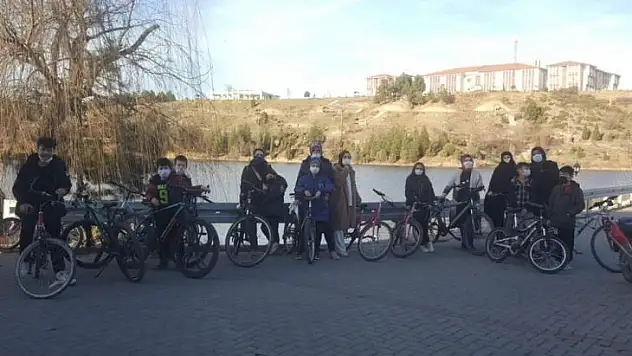 İlkokulda 'Sosyal mesafeli' bisiklet turu