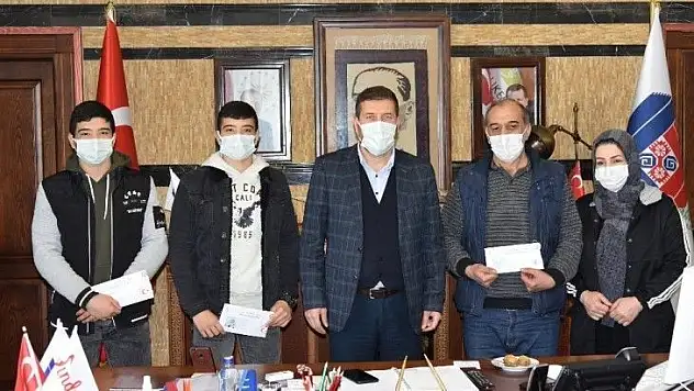 İranlı halı tamircisi Türk vatandaşlığına geçti