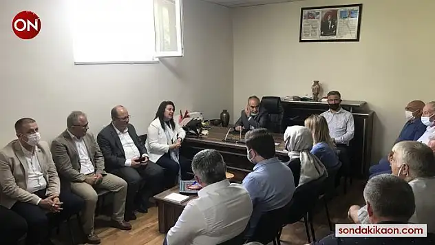 İskenderoğlu, muhtarların taleplerini dinledi