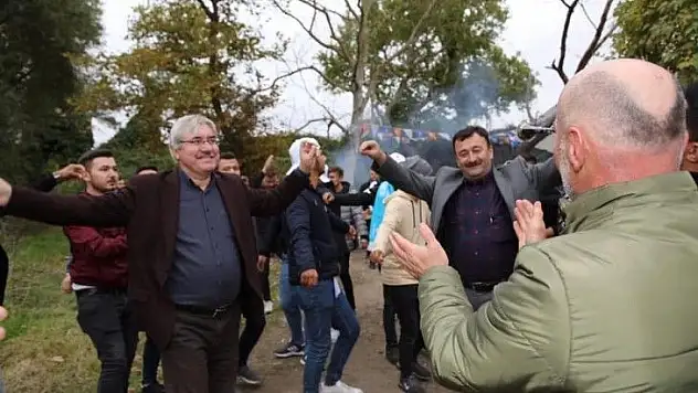 İvrindi'nin gençleri siyasilerle piknik yaptı