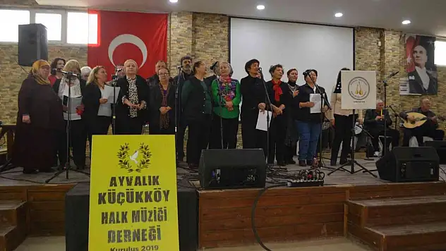 İvrindili engelli çocuklara Ayvalık'tan türkü terapisi