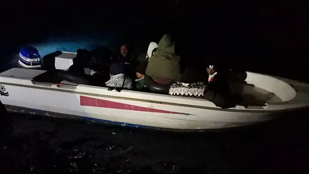 İzmir açıklarında düzensiz göçmen yoğunluğu