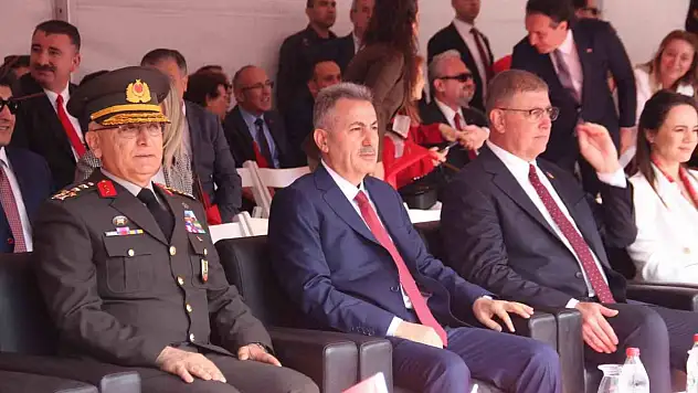 İzmir'de 23 Nisan kutlamalarından renkli görüntüler