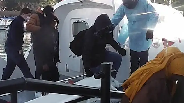 İzmir'de 32 göçmen kurtarıldı