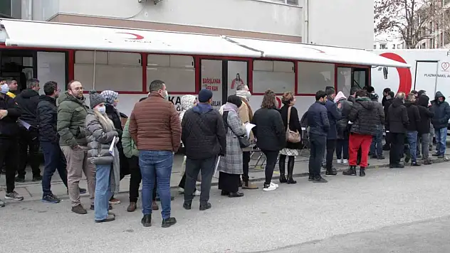 İzmir'de deprem bölgesi için kan bağışı seferberliği