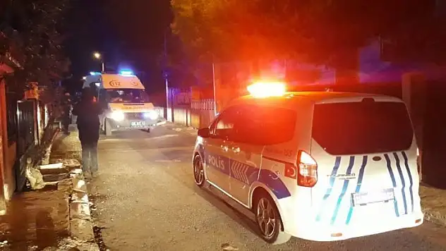 İzmir'de iki grup arasında bıçaklı kavga: 3 yaralı